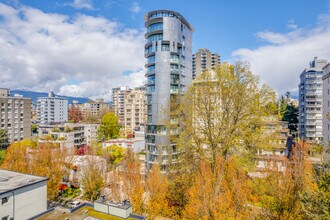 1245 Harwood St in Vancouver, BC - Building Photo - Building Photo