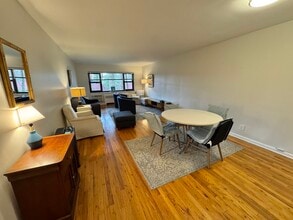 Rye Village Apartments in Rye, NY - Foto de edificio - Building Photo