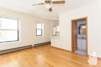 635 W Barry Ave in Chicago, IL - Building Photo - Building Photo