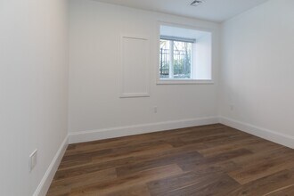 143 E Cottage St, Unit 1 in Boston, MA - Building Photo - Building Photo