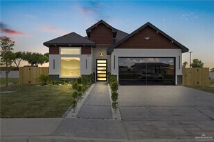 32 Zimmerius Ave in McAllen, TX - Building Photo