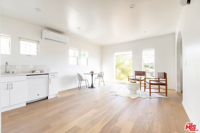 property at 3611 1/2 Bellevue Ave