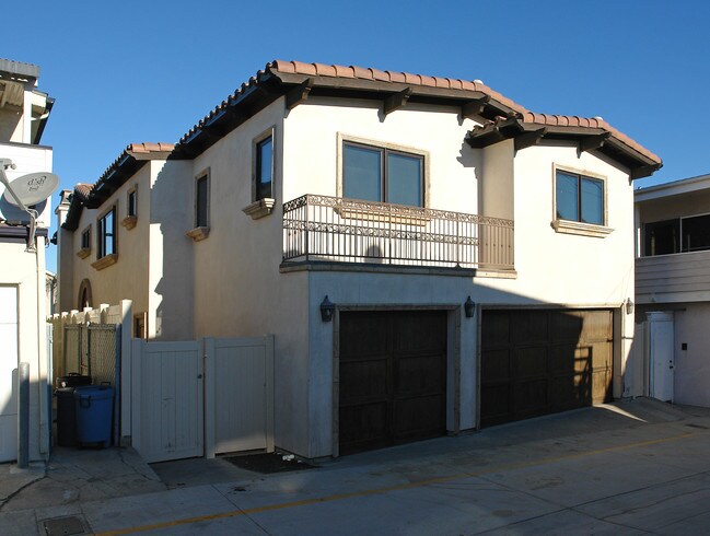 112 43rd St in Newport Beach, CA - Foto de edificio - Building Photo