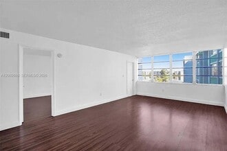 1501 NE Miami Gardens Dr in Miami, FL - Building Photo - Building Photo