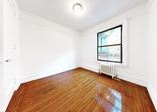 Seaman Avenue in New York, NY - Foto de edificio - Building Photo