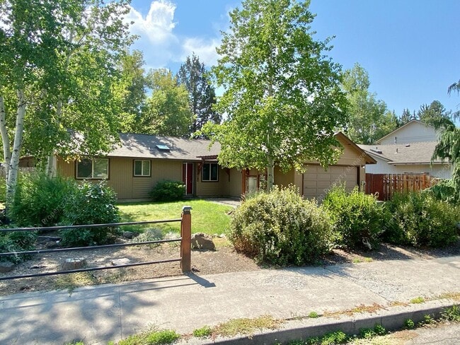 property at 1435 SE Lostine Cir
