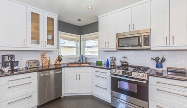 405 N Peach Knoll in Anaheim, CA - Foto de edificio - Building Photo