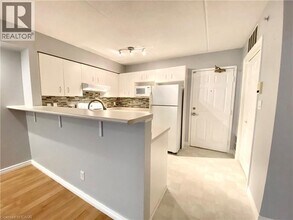 1450 Bishops Gate in Oakville, ON - Building Photo - Building Photo