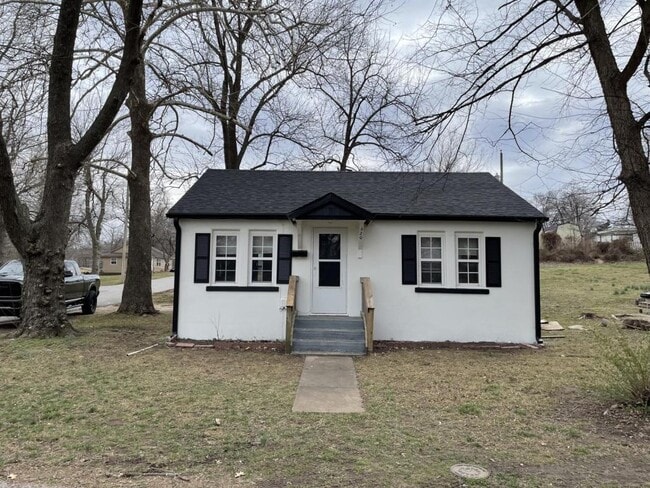 620 E 14th St in Carthage, MO - Foto de edificio - Building Photo