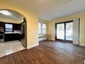 47-05 Utopia Pkwy in Queens, NY - Building Photo - Building Photo