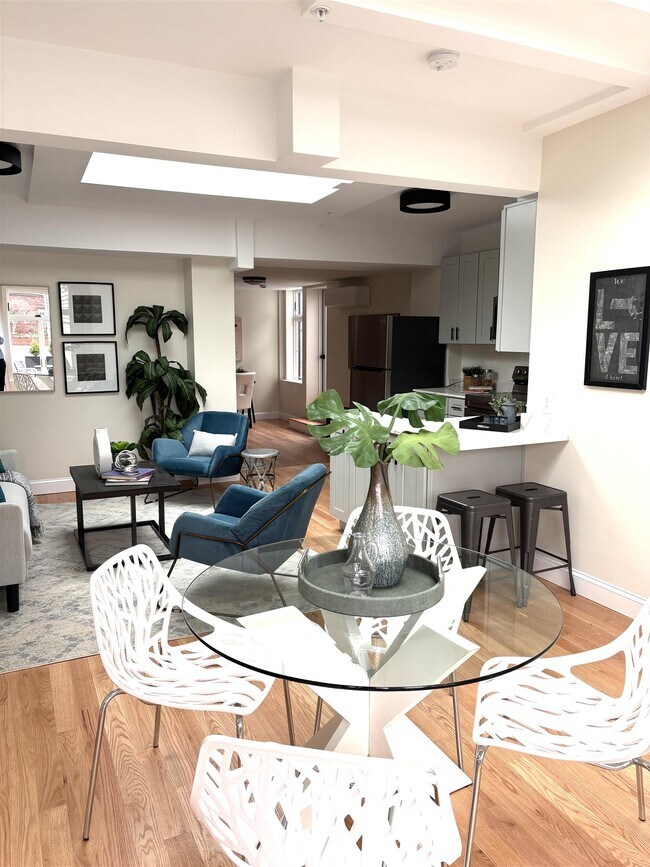 202 Elm St, Unit 3 in North Cambridge, MA - Building Photo - Building Photo