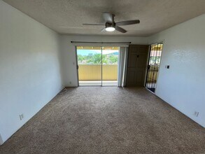 94-1045-1045 Kaukahi Pl in Waipahu, HI - Building Photo - Building Photo