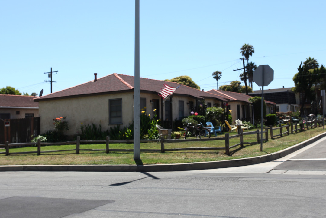 228 Chicago Ave in Huntington Beach, CA - Building Photo