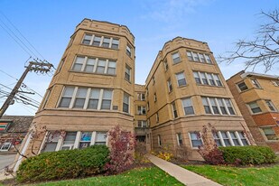 5614 N Kimball Ave, Unit 18-2A in Chicago, IL - Building Photo