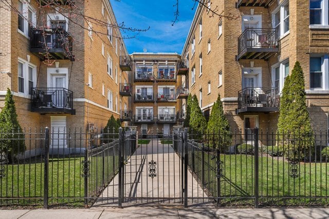 property at 4904 N Drake Ave