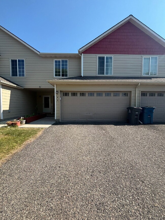 property at 944 N River Rock Dr