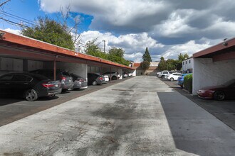 888 Cherrywood Way in El Cajon, CA - Foto de edificio - Building Photo