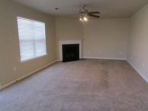 1041 Vanguard Dr in Spring Hill, TN - Building Photo - Building Photo