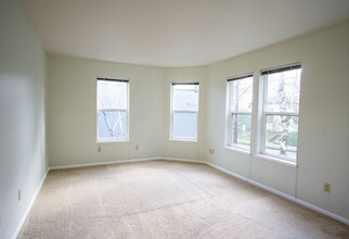 235 SW Hooker St in Portland, OR - Building Photo - Building Photo