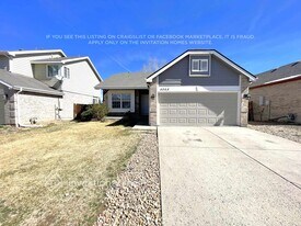 4068 S Himalaya Way in Aurora, CO - Building Photo
