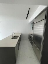 500 Brickell Ave, Unit 2506 in Miami, FL - Building Photo - Building Photo