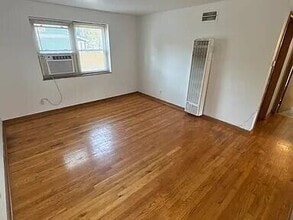 2636 Indianola Ave in Columbus, OH - Foto de edificio - Building Photo