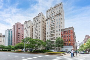 823 Park Ave in New York, NY - Building Photo