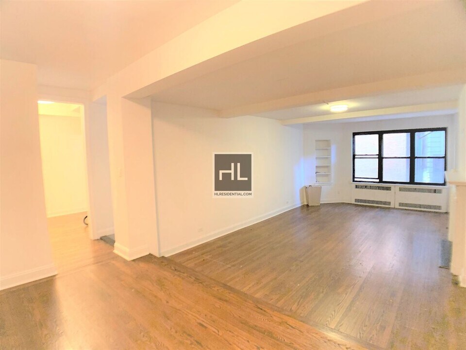 5 AVENUE in New York, NY - Building Photo
