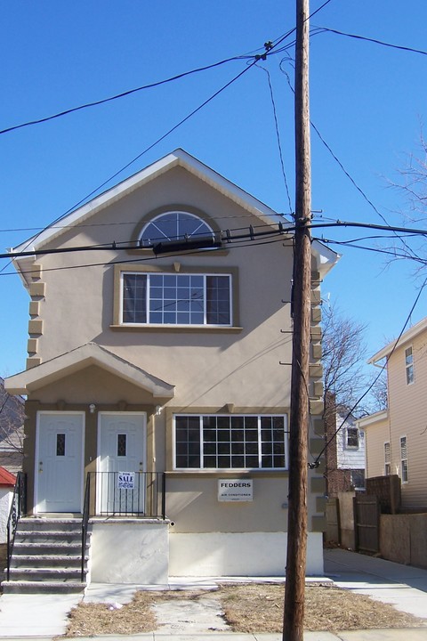 264 Beach 13th St in Far Rockaway, NY - Building Photo