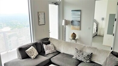 301 West Ave., Unit Suite 4900 in Austin, TX - Foto de edificio - Building Photo