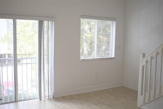 7991 NW 8th St in Miami, FL - Building Photo - Building Photo