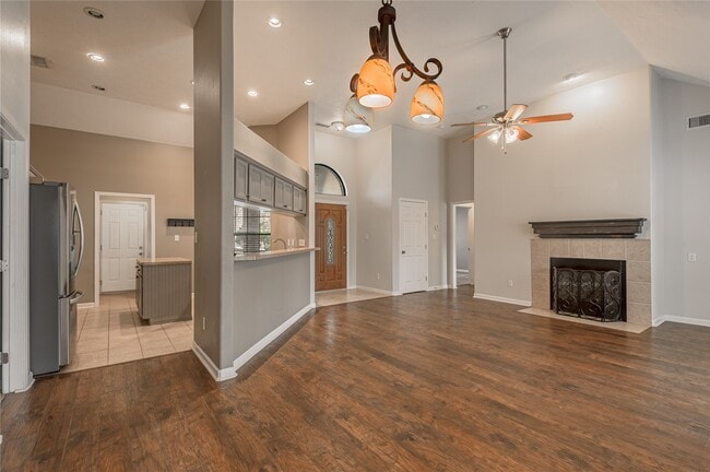 1713 Greenway Dr in Huntsville, TX - Building Photo - Building Photo