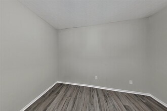 26 Pinewood Forest Ct in Spring, TX - Foto de edificio - Building Photo