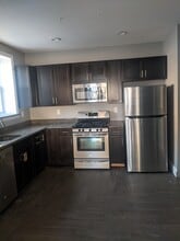 300 Cedar St, Unit 2 in South Amboy, NJ - Foto de edificio - Building Photo