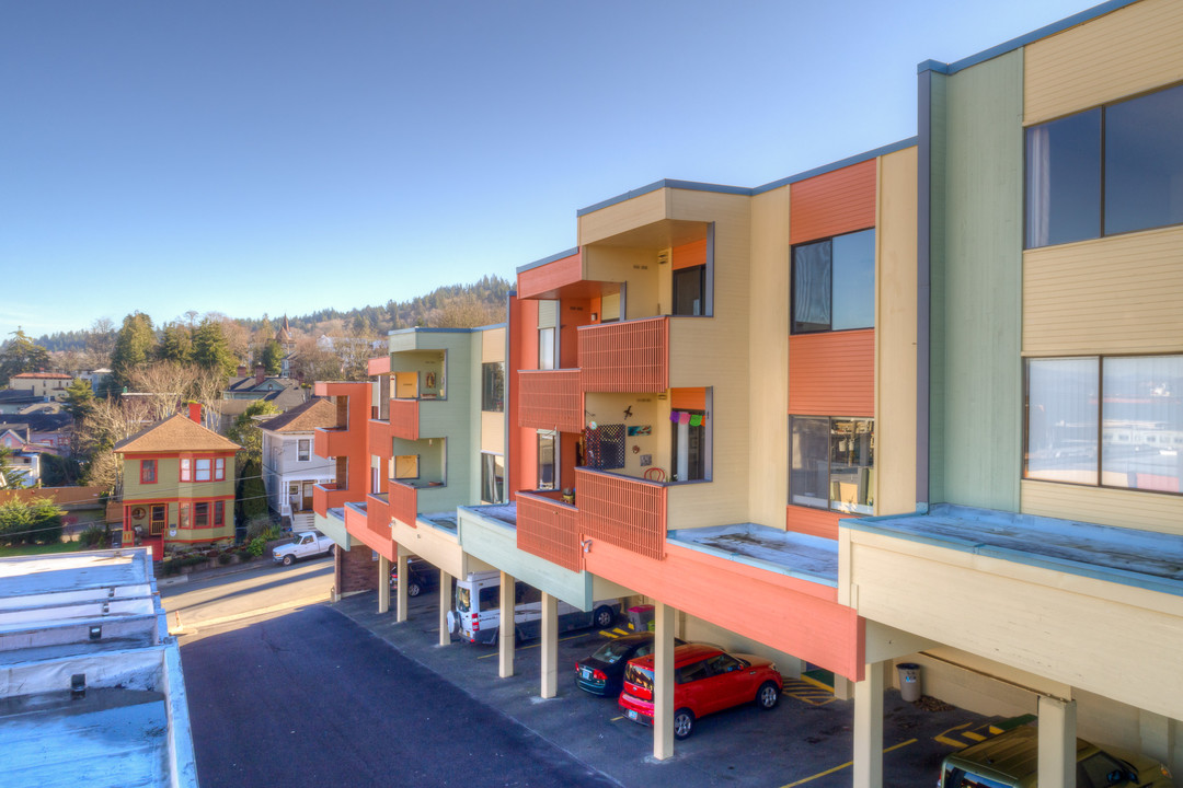 Illahee Apartments in Astoria, OR - Building Photo