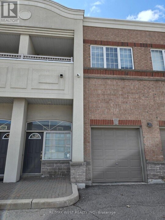 9441-9441 Jane St in Vaughan, ON - Building Photo