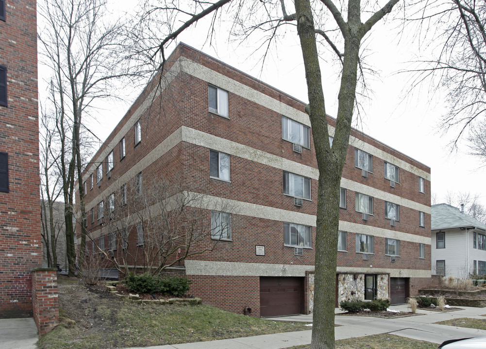 Frederick Ave Apartments in Milwaukee, WI - Foto de edificio