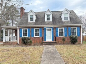 323 S Hamilton St in Eden, NC - Building Photo