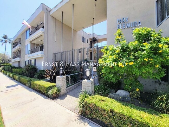 333 Junipero Ave in Long Beach, CA - Building Photo - Building Photo