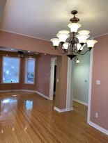 5717 S May St, Unit 1 in Chicago, IL - Building Photo