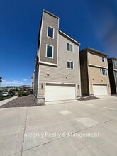 2457 Majorca Dr in Castle Rock, CO - Foto de edificio - Building Photo