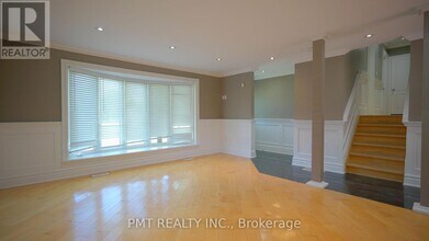 7 Waterbury Dr in Toronto, ON - Building Photo - Building Photo