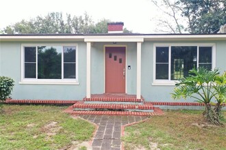 9160 Guava St in Yalaha, FL - Building Photo - Building Photo