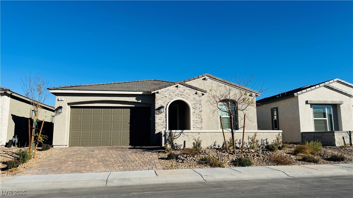 76 Tatahatso Pt St in Henderson, NV - Building Photo