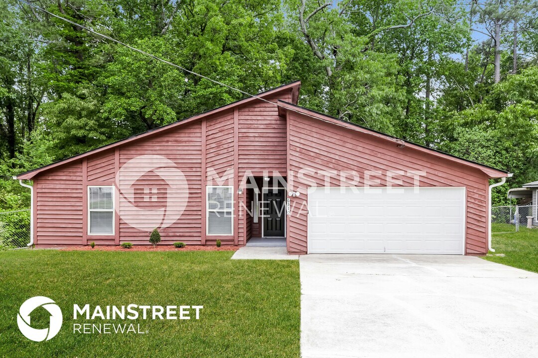 6310 Beethoven Cir in Riverdale, GA - Building Photo