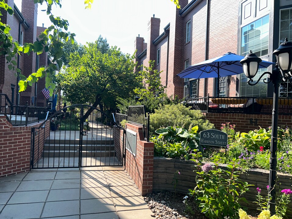 63 S Harrison St, Unit #B in Denver, CO - Building Photo