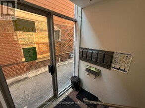 25A-25A Milton St in Toronto, ON - Building Photo - Building Photo