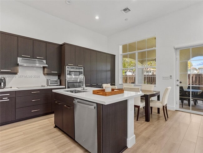 11339 NW 71st St in Doral, FL - Building Photo - Building Photo