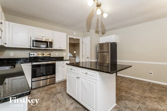 4512 Princess Dr in Winston-Salem, NC - Foto de edificio - Building Photo