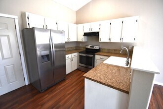 469 Hummingbird St SE in Albany, OR - Building Photo - Building Photo
